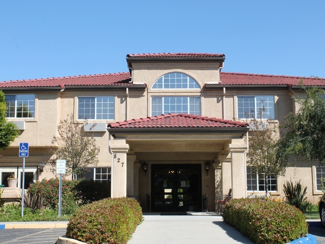 FILLMORE COUNTRY CLUB Assisted Living Home Image in FILLMORE, CA